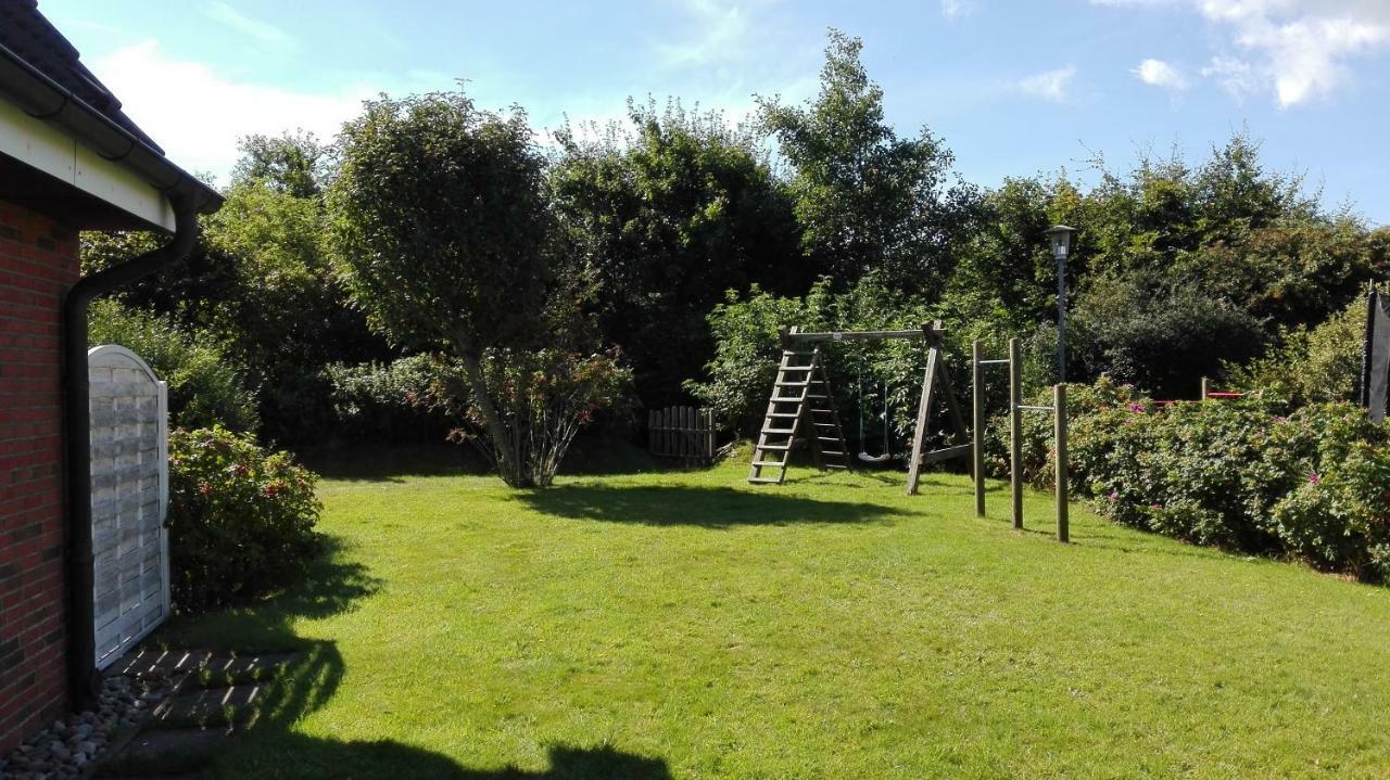 Ferienwohnungen Und Haushaelfte Friesland Midlum  Exterior photo